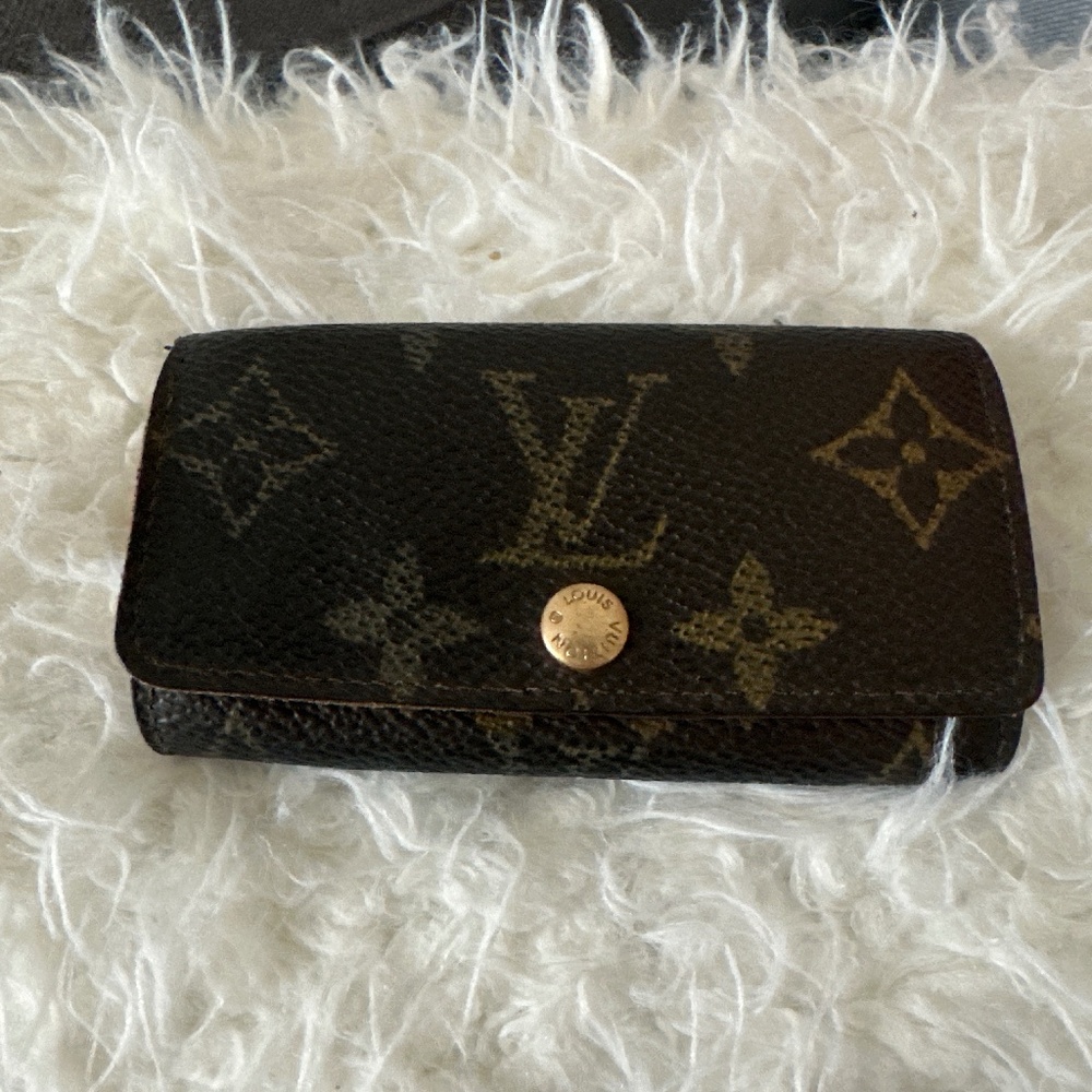 LV Mono. KeyCLES-Code:RA1901- rubbing and wear on the sides , some color tranfer